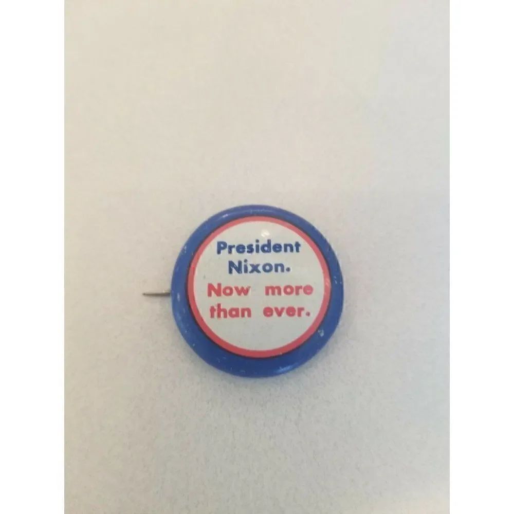 Richard Nixon Official 1972 President Campaign Button Pin, box qty 106